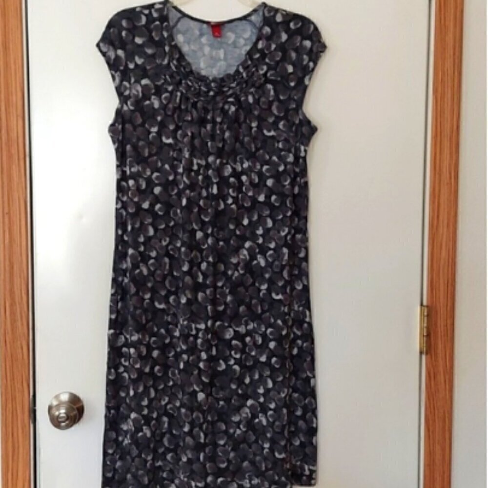 Merona gray woman's dress. Size M Stretchy. Comfort. Lightweght Rayon /spandex